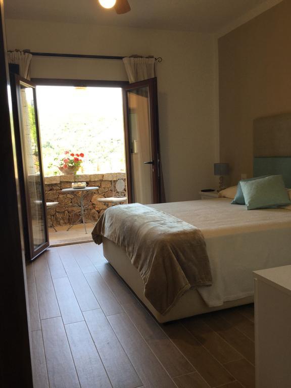 Il Giardino Di Daniela Bed & Breakfast San Teodoro  Exterior foto