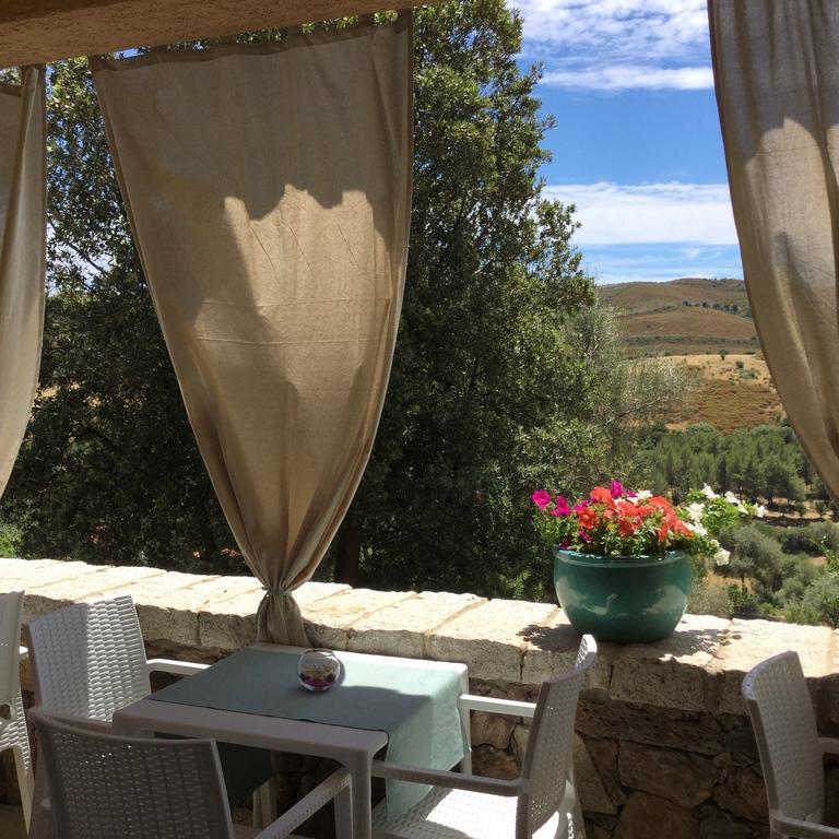 Il Giardino Di Daniela Bed & Breakfast San Teodoro  Exterior foto